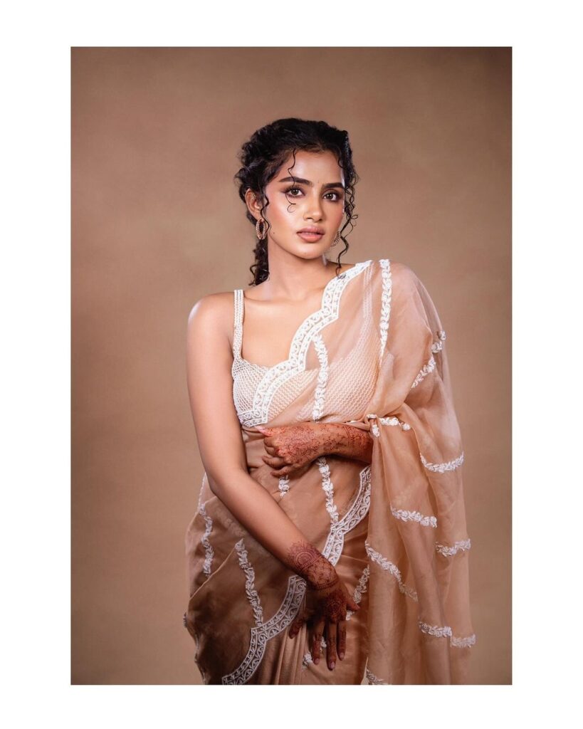 Anupama Parameswaran's Elegant Saree Looks 